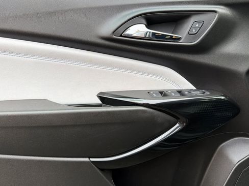 Used 2025 Chevrolet Trax LT FWD image 14