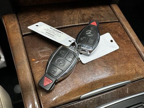 Used 2013 Mercedes-Benz E 350 4MATIC Sedan image 21