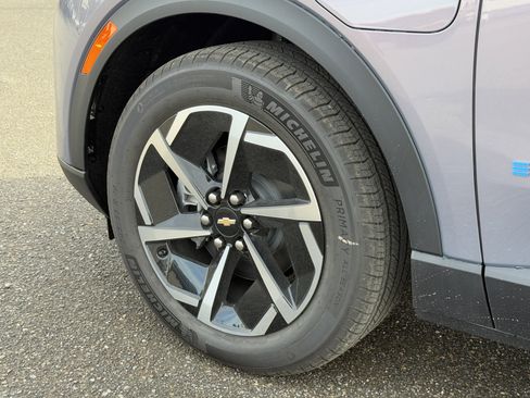 New 2026 Chevrolet Equinox EV LT image 32