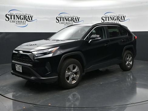 Used 2025 Toyota RAV4 XLE AWD/4WD image 3