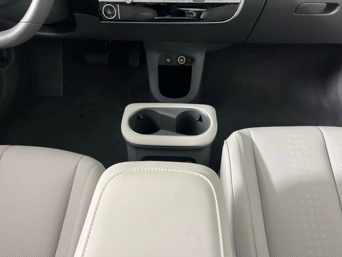 Used 2024 Hyundai Ioniq 5 Limited image 17