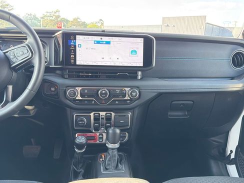 Used 2024 Jeep Wrangler Unlimited Rubicon 4xe image 16