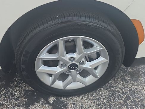 Used 2025 Kia Soul LX FWD image 30