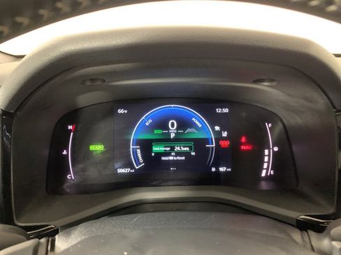 Used 2025 Toyota Camry SE image 19