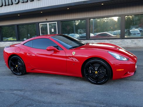 Used 2014 Ferrari California image 92