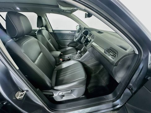 Used 2023 Volkswagen Tiguan SE w/ Panoramic Sunroof Package FWD image 33