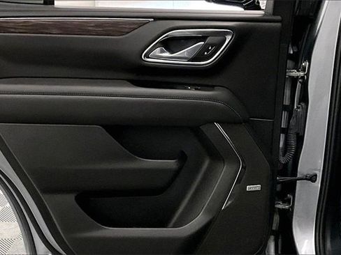 Used 2024 Chevrolet Tahoe Z71 w/ Luxury Package image 19