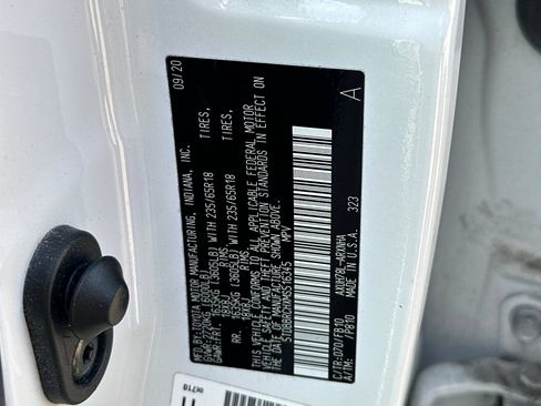 Used 2021 Toyota Highlander LE AWD/4WD image 57