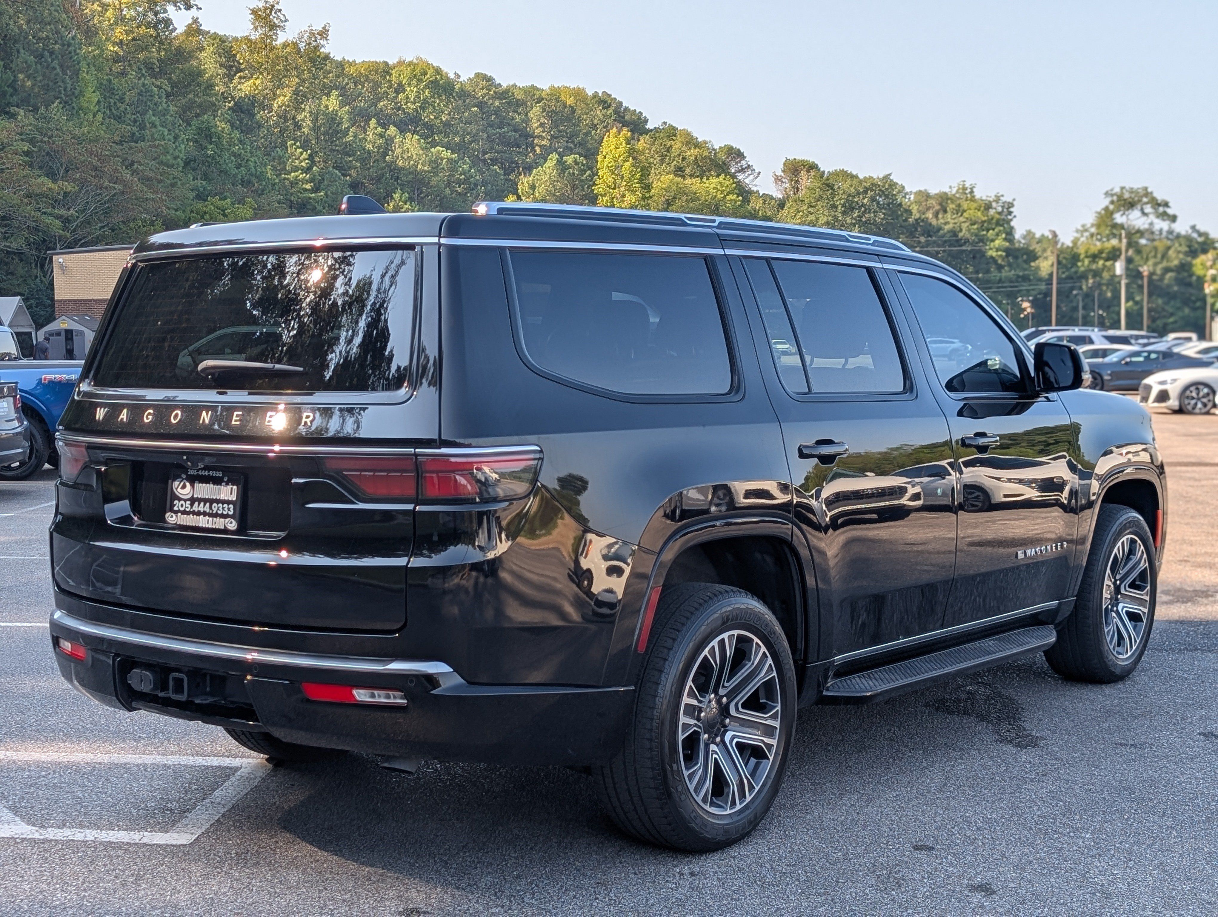 Used 2024 Jeep Wagoneer 4WD w/ Premium Group I image 9