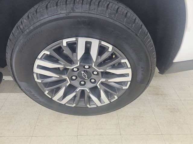 Used 2025 Chevrolet Suburban Z71 AWD/4WD image 25