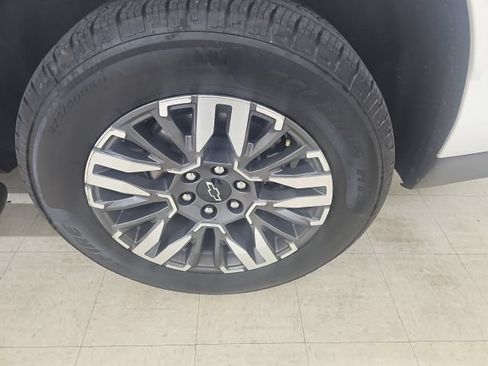 Used 2025 Chevrolet Suburban Z71 AWD/4WD image 25