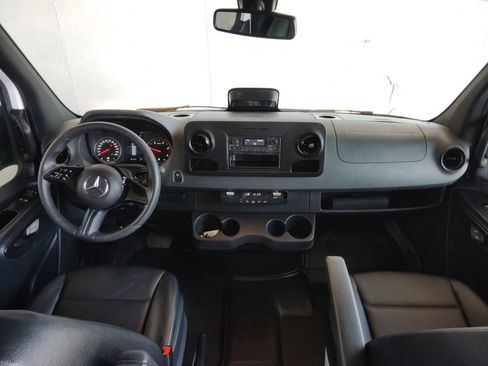 Used 2025 Mercedes-Benz Sprinter 2500 image 30