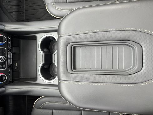 Used 2022 GMC Yukon SLT w/ SLT Premium Package image 31