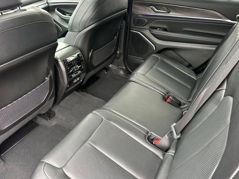 Used 2023 Jeep Grand Cherokee L Overland RWD image 11