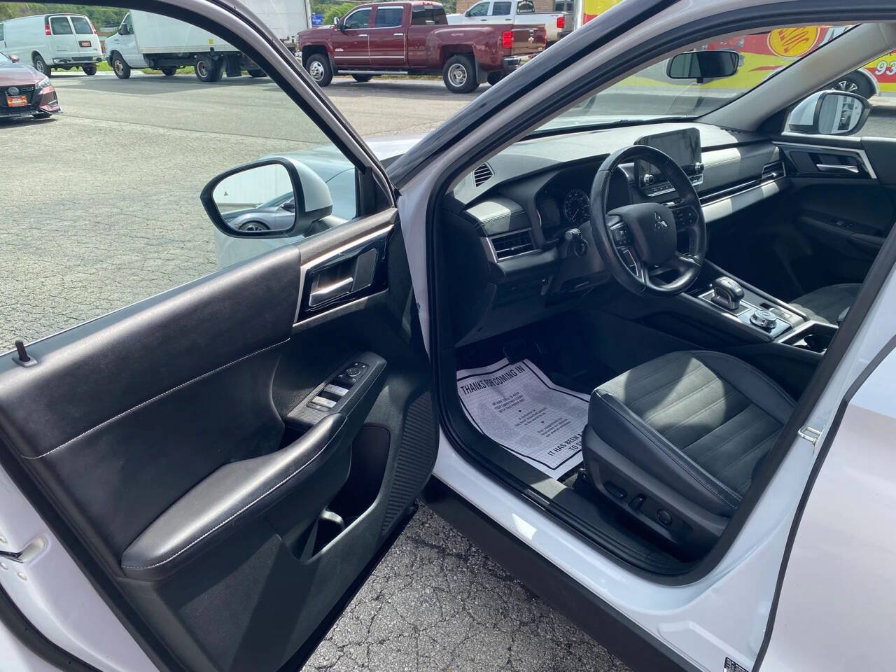 Used 2022 Mitsubishi Outlander SE AWD/4WD image 9