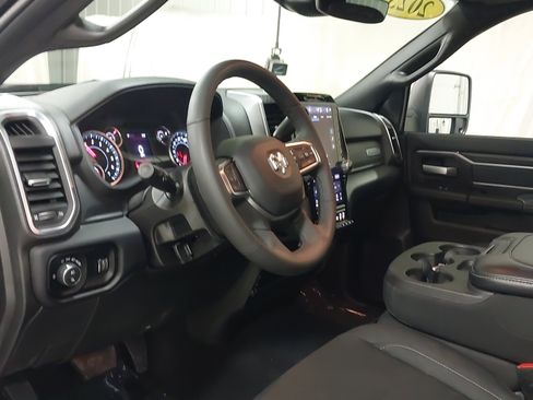 Used 2025 RAM 2500 Big Horn AWD/4WD image 18