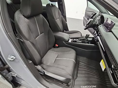 Used 2025 Honda Accord Sport image 40