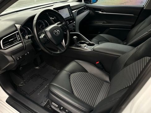 Used 2022 Toyota Camry SE image 10