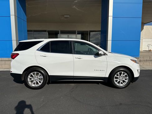 Used 2018 Chevrolet Equinox LT FWD image 2