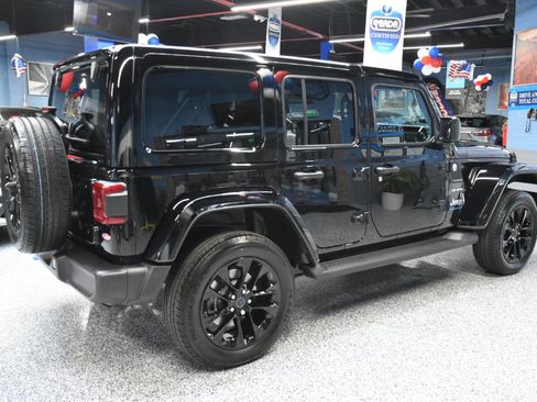 Used 2024 Jeep Wrangler Unlimited Sahara w/ Technology Group image 4