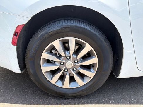 Used 2020 Chrysler Pacifica Touring-L Plus w/ Advanced Safetytec Group FWD image 7