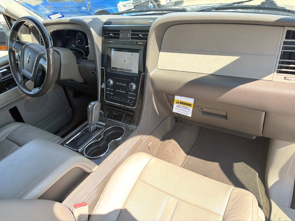 Used 2017 Lincoln Navigator Select RWD image 16