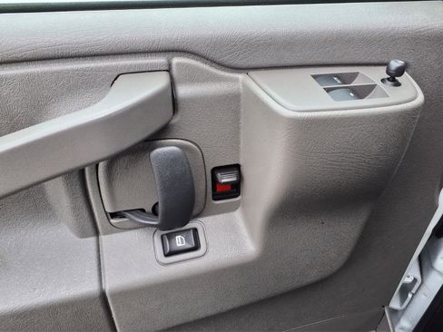 Used 2024 GMC Savana 2500 w/ Driver Convenience Package image 14