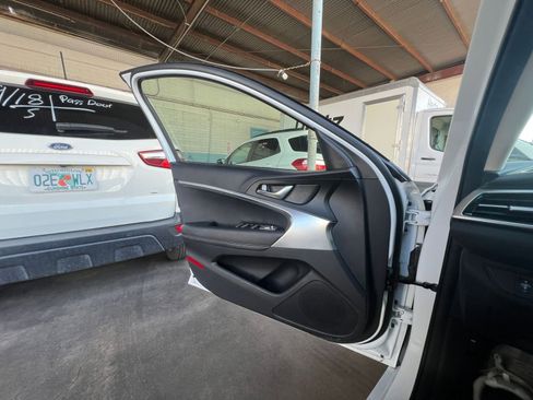 Used 2025 Genesis G70 2.5T image 20