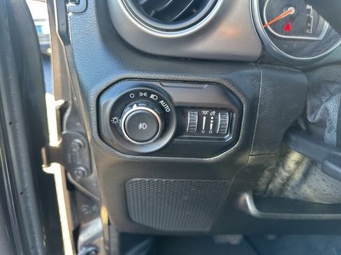 Used 2021 Jeep Wrangler Unlimited Sport image 12