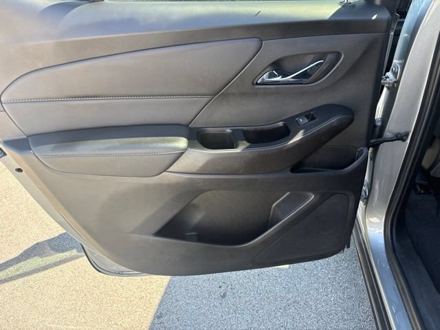 Used 2023 Chevrolet Traverse LT FWD image 25
