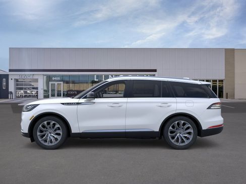 New 2026 Lincoln Aviator AWD image 3