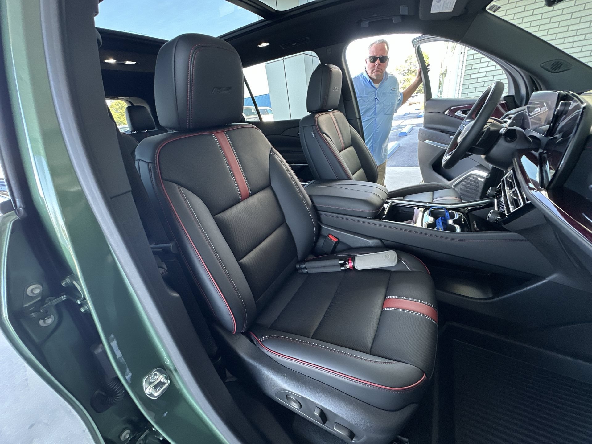 New 2027 Chevrolet Traverse RS w/ LPO, Floor Liner Package AWD/4WD image 29