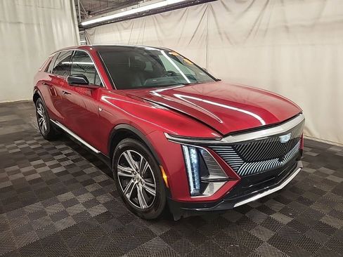 Used 2024 Cadillac Lyriq Luxury RWD image 3
