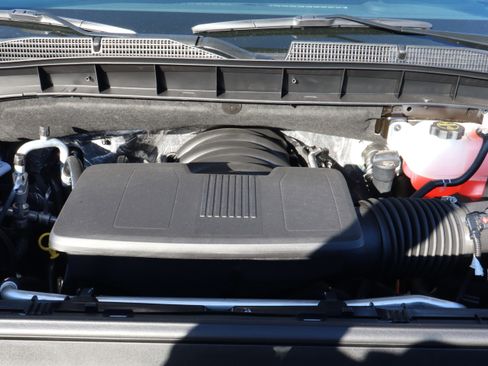 New 2026 GMC Sierra 1500 SLT image 18