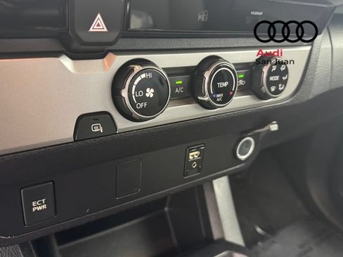 Used 2017 Toyota Tacoma SR5 w/ Tow Package RWD image 32