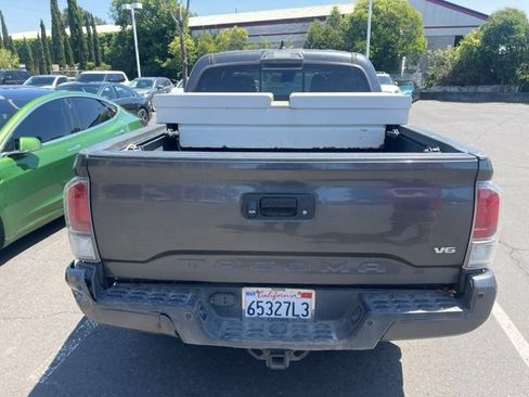 Certified 2022 Toyota Tacoma TRD Off-Road w/ Technology Package AWD/4WD image 18