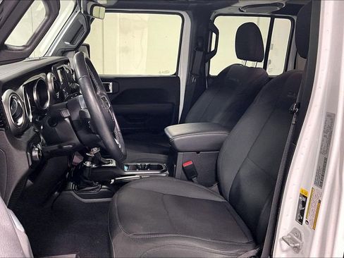 Used 2022 Jeep Wrangler Unlimited Sahara w/ Cold Weather Group image 33