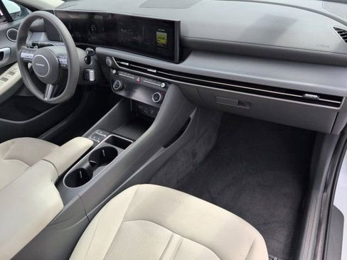 Used 2025 Hyundai Sonata SEL FWD image 31