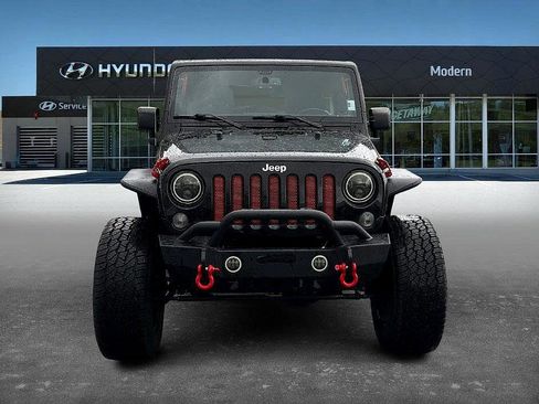 Used 2017 Jeep Wrangler Unlimited Rubicon w/ Connectivity Group image 2