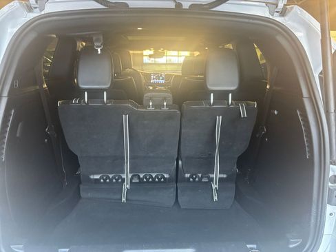 Used 2025 Chrysler Pacifica Limited image 33