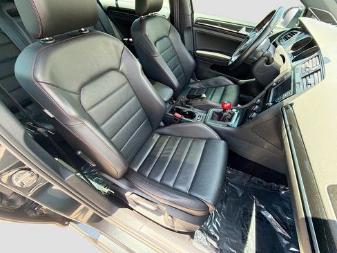 Used 2017 Volkswagen GTI SE FWD image 13