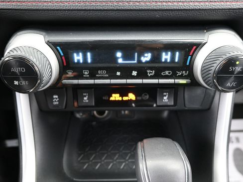 Used 2023 Toyota RAV4 SE w/ Weather & Moonroof Package image 16