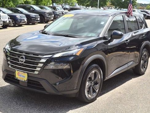 Used 2025 Nissan Rogue SV AWD/4WD image 4