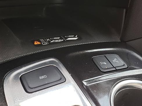 Used 2024 Chevrolet Equinox Premier AWD/4WD image 25