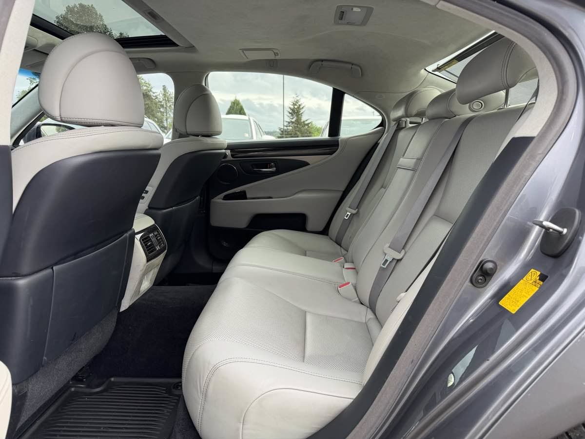 Used 2014 Lexus LS 460 w/ Comfort Package RWD image 13