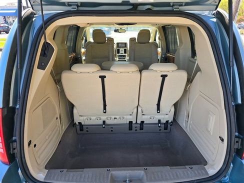 Used 2008 Chrysler Town & Country Limited w/ Trailer Tow Group FWD image 20