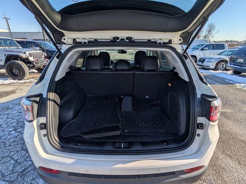 Used 2021 Jeep Compass Latitude w/ Sun and Sound Group image 12