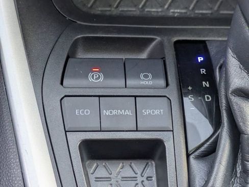 Used 2023 Toyota RAV4 XLE Premium image 16