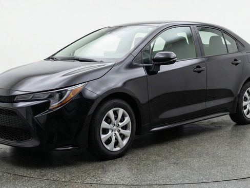 Used 2025 Toyota Corolla LE FWD image 3