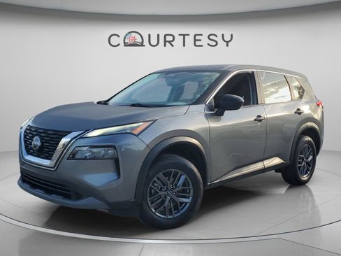 Used 2023 Nissan Rogue S image 1